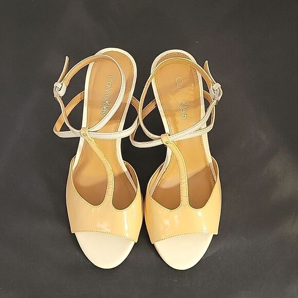 CALVIN KLEIN PEEP TOE ADJUSTABLE BUCKLE ANKLE STRAP SANDAL - Picture 3 of 12